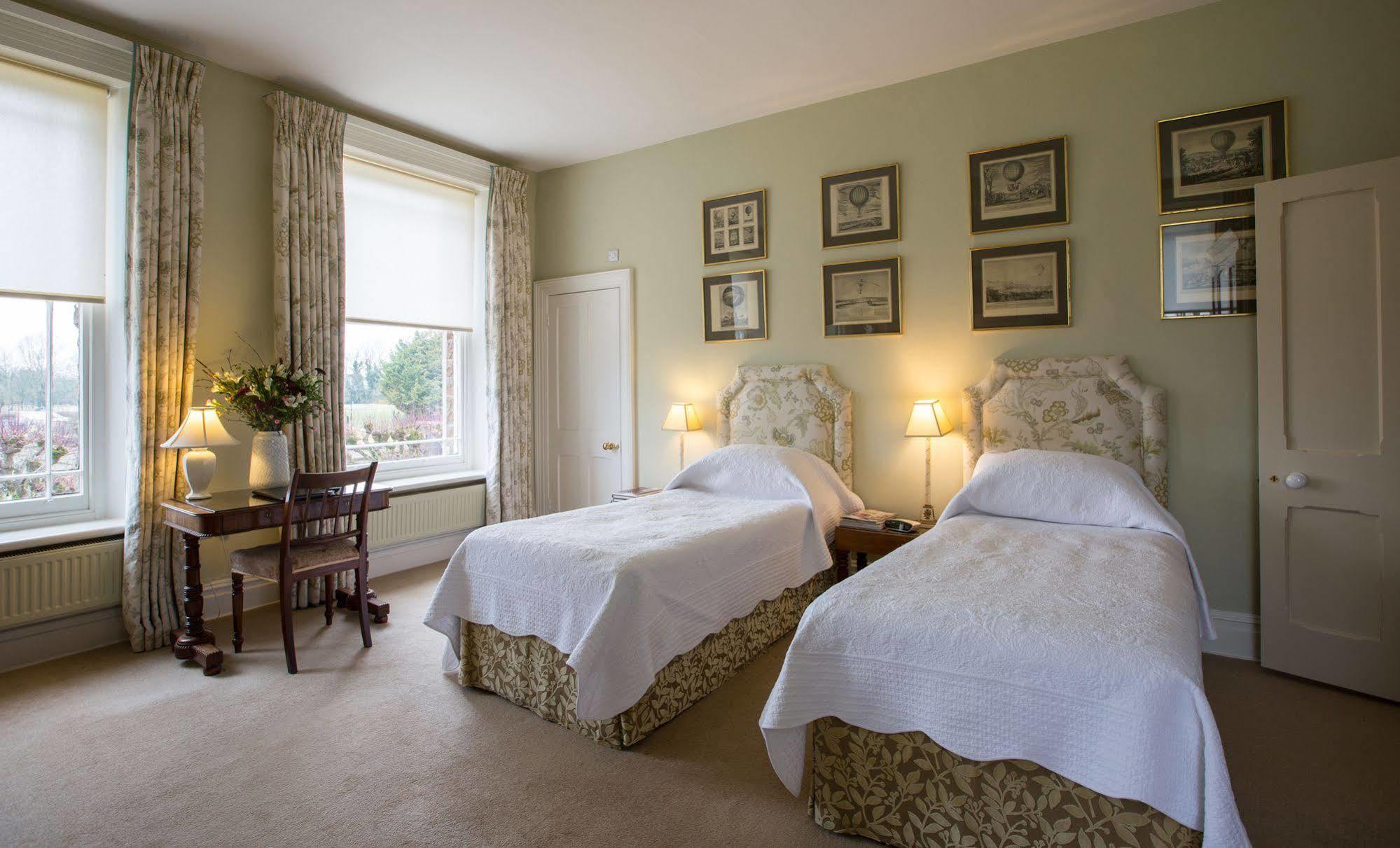 Overtown Manor Bed And Breakfast Суиндон Экстерьер фото