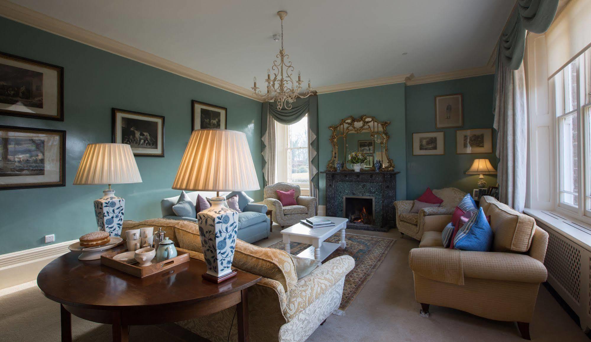 Overtown Manor Bed And Breakfast Суиндон Экстерьер фото